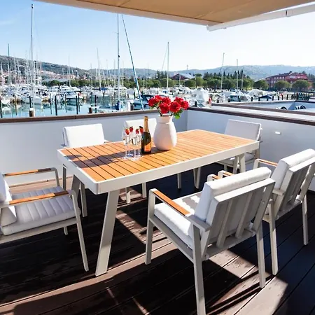 Casa de Férias Adria Luxury Houseboat Portorož