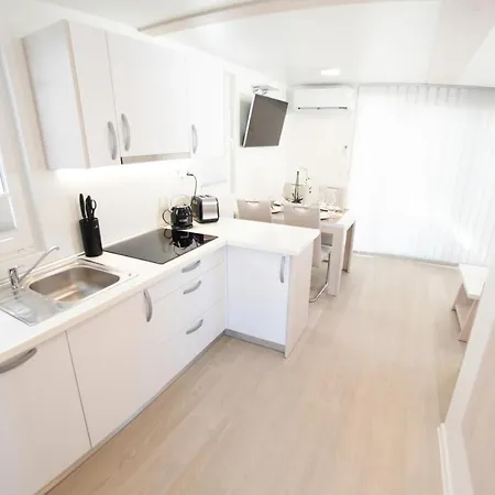 Adria Luxury Houseboat *