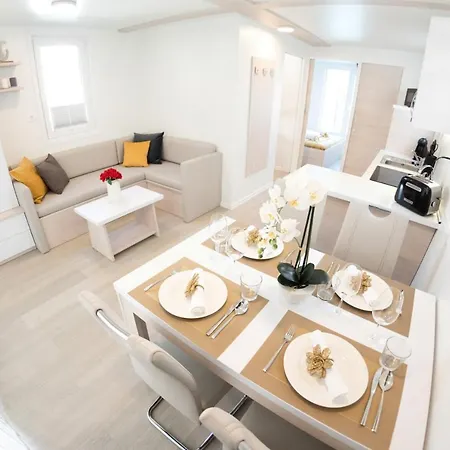 Adria Luxury Houseboat Holiday home