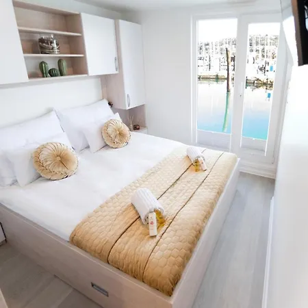 Adria Luxury Houseboat Feriehus *