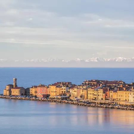 Adria Luxury Houseboat *