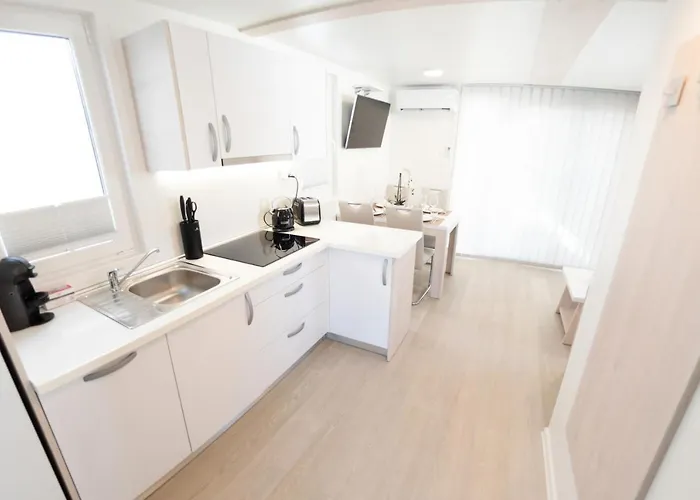 Adria Luxury Houseboat *