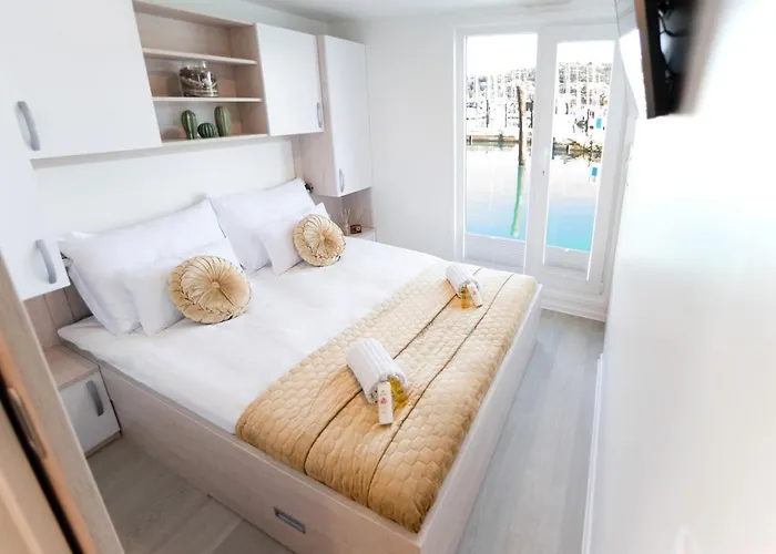 Adria Luxury Houseboat Дом отдыха *